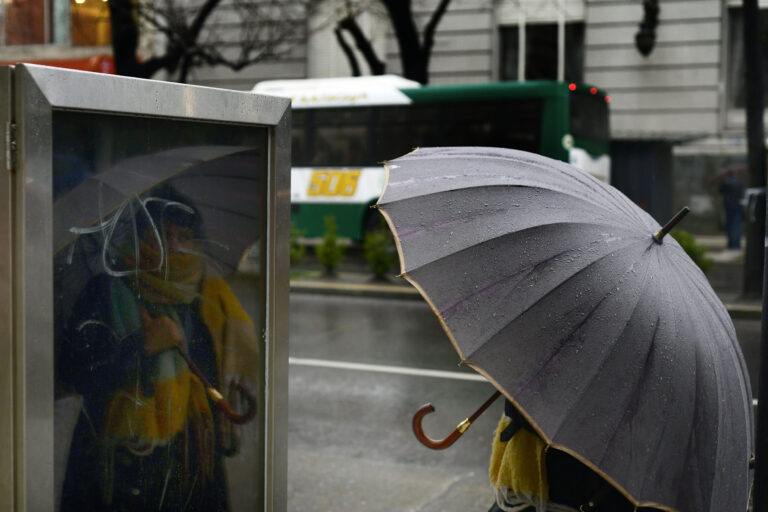 Sin tregua, en La Plata ya llovió en un día la misma cantidad que históricamente se espera para todo el mes