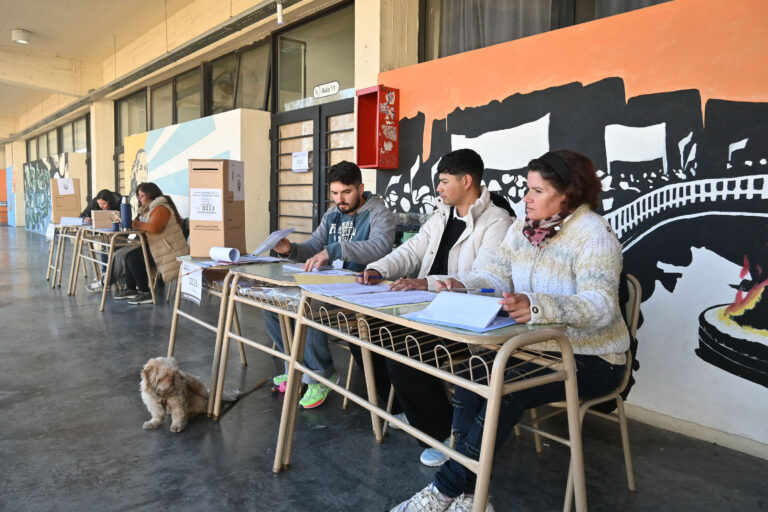 Elecciones en marcha: con algunas demoras abrieron los comicios en la Provincia