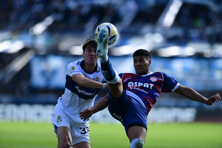 Gimnasia no aprovechó la localía y cayó 3-1 ante Unión en el Bosque