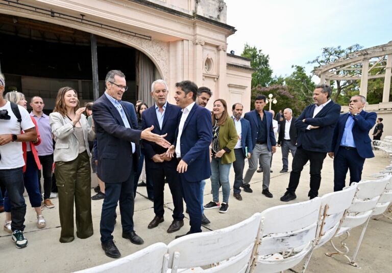 Kicillof encabezó el inicio de las obras de restauración integral del Teatro del Lago