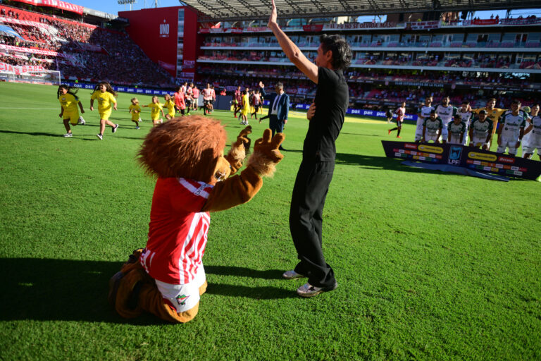 Estudiantes gana frente a Sarmiento por el Torneo Apertura
