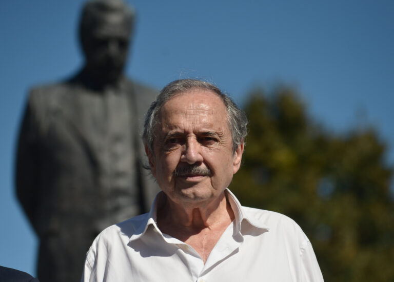 La UCR y Julio Alak homenajearon a Raúl Alfonsín en La Plata con un fuerte llamado a la unidad política