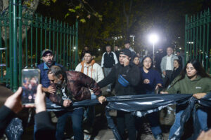 Tensión en Plaza Islas Malvinas durante la jornada de memoria: los camiones del Ejército tuvieron que retirarse