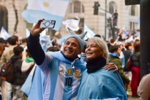 La alegría por el triunfo agónico de la Selección argentina explotó en La Plata